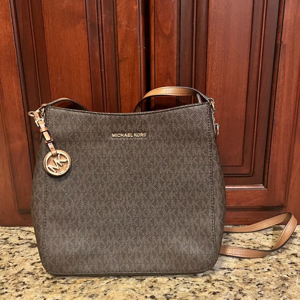 Michael Kors Jet Set Travel Large Logo Messenger Bag